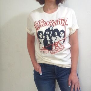 HOT TOPIC Aerosmith 1977 Tour Graphic T-Shirt ~ NWOT